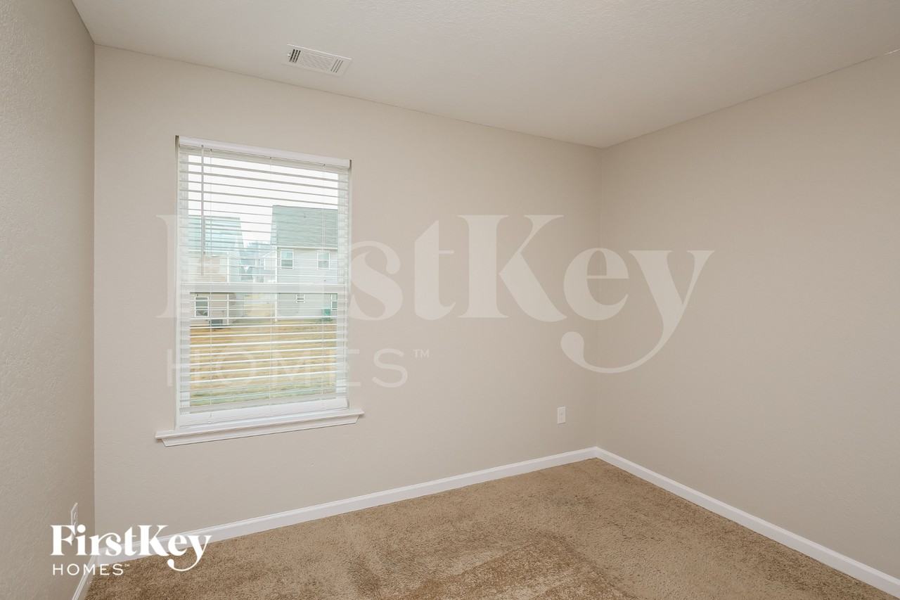 811 Walnut Creek Cir - Photo 5 of 18