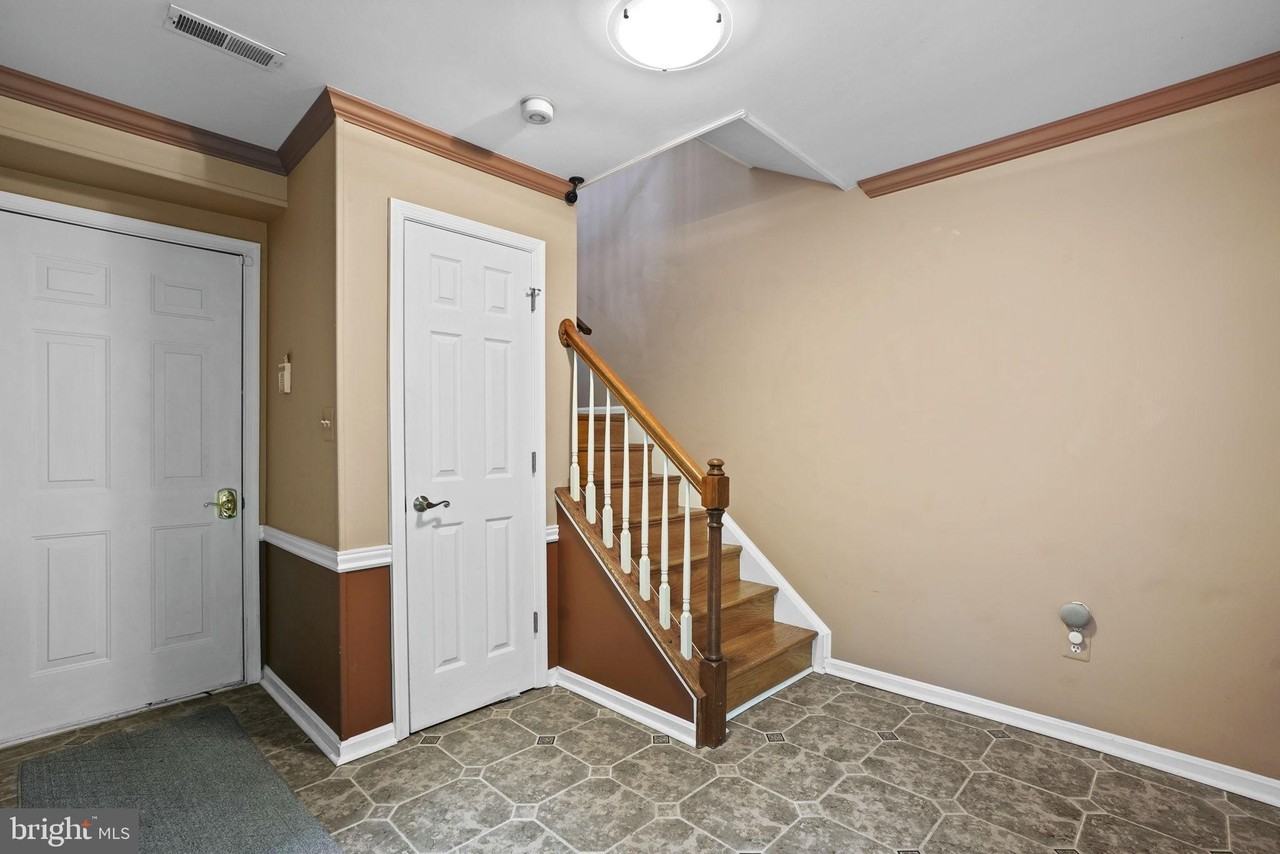 2442 Garnett Dr - Photo 2 of 48