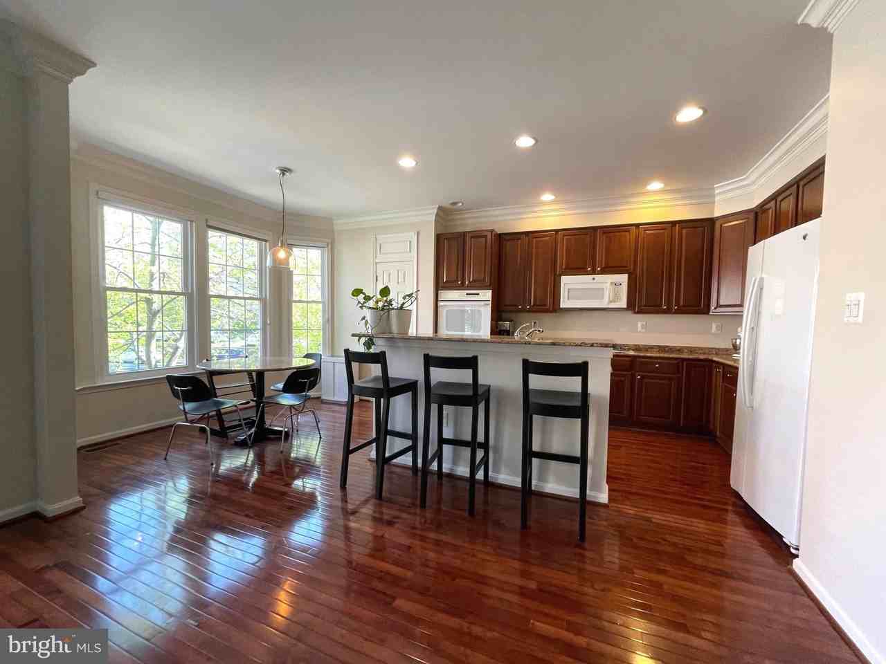 102 Lounsbury Pl - Photo 5 of 31