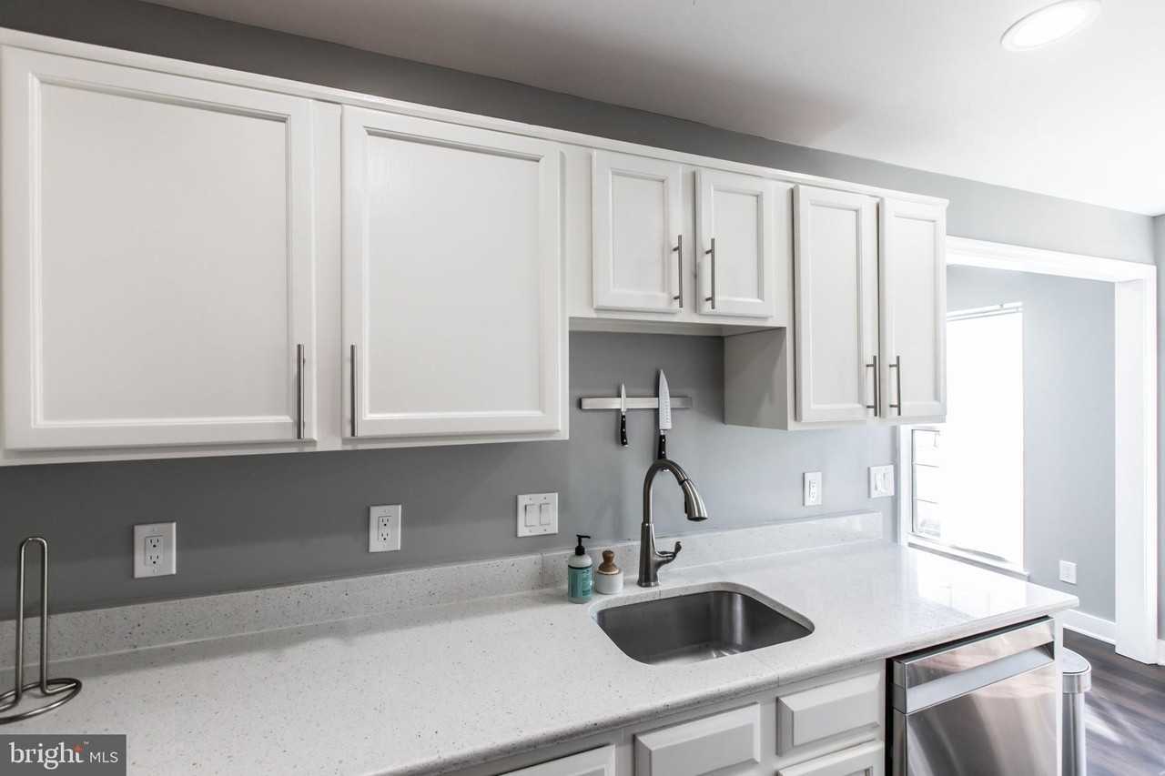 8201 Crossbrook Ct #301 - Photo 4 of 24