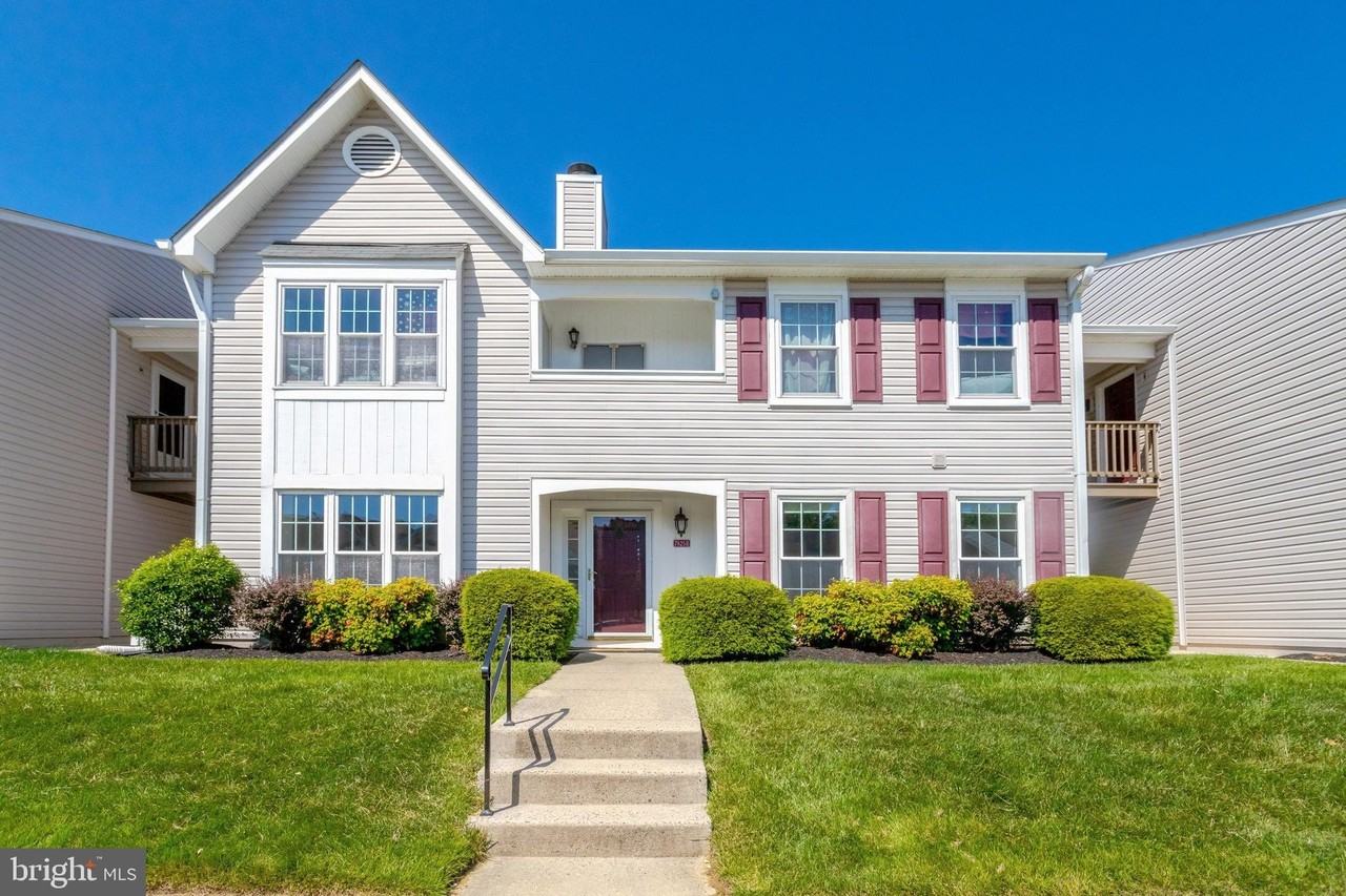 7825 Harrowgate Cir #B - Photo 2 of 18