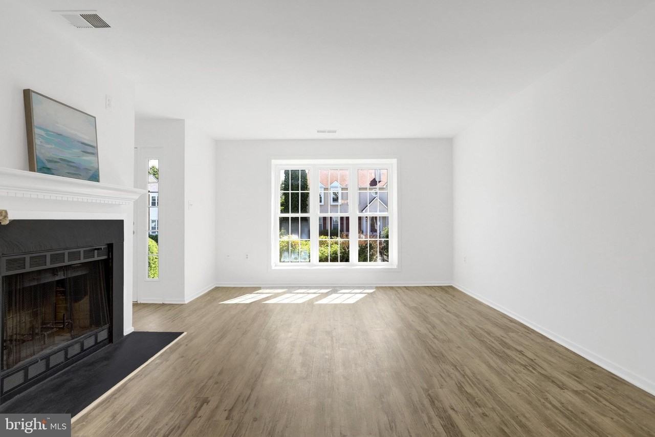 7825 Harrowgate Cir #B - Photo 5 of 18