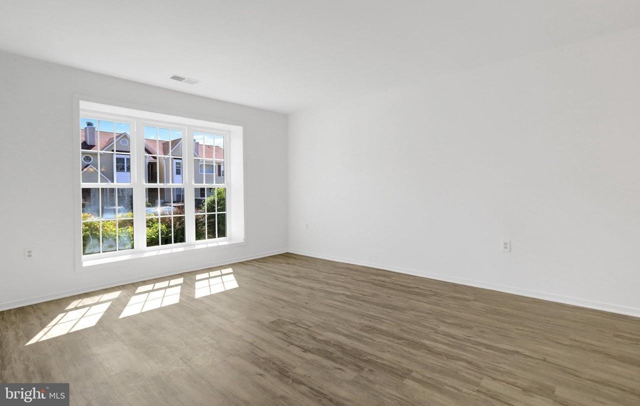 7825 Harrowgate Cir #B - Photo 6 of 18