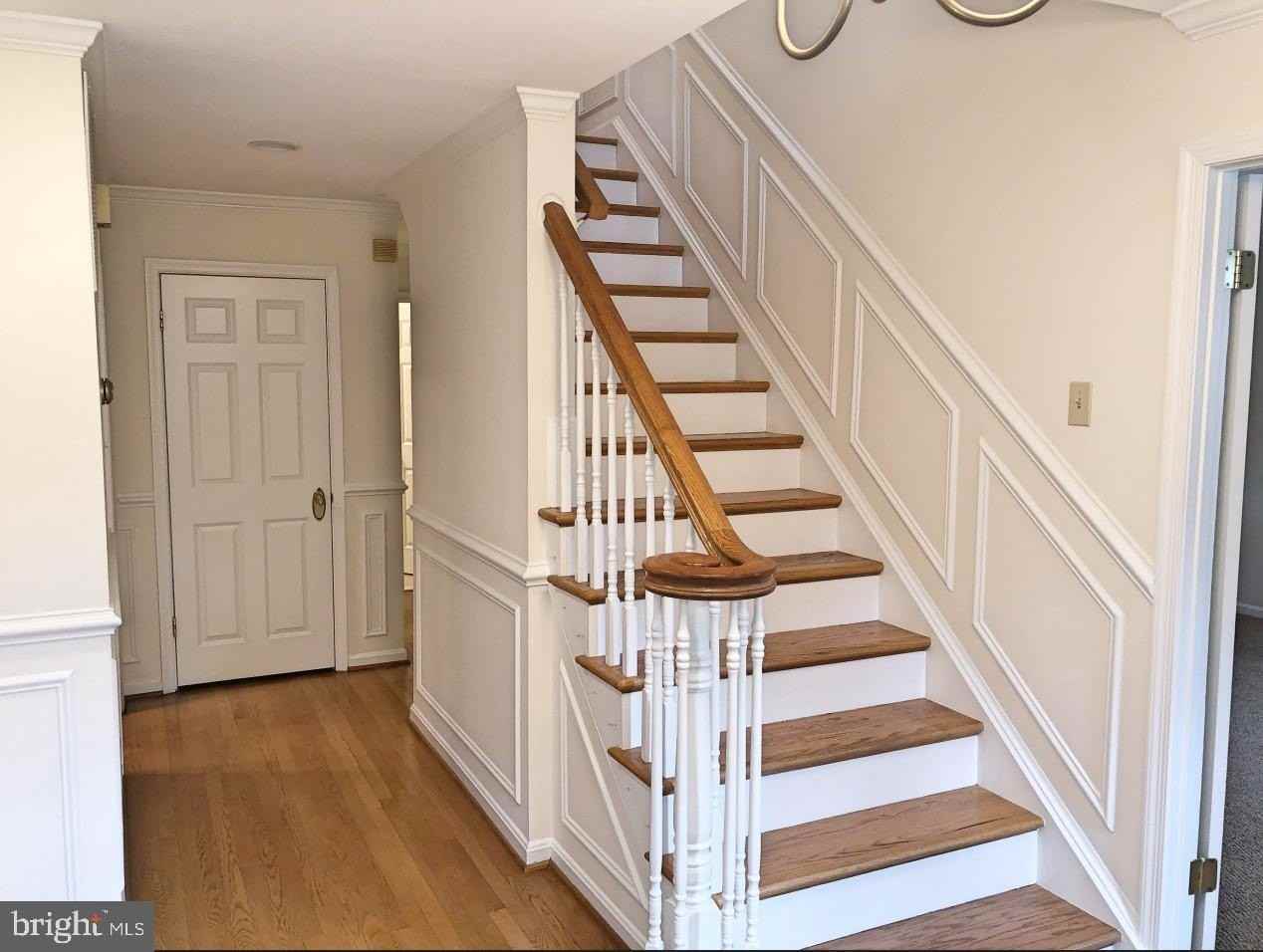 7327 Yates Ct - Photo 5 of 35