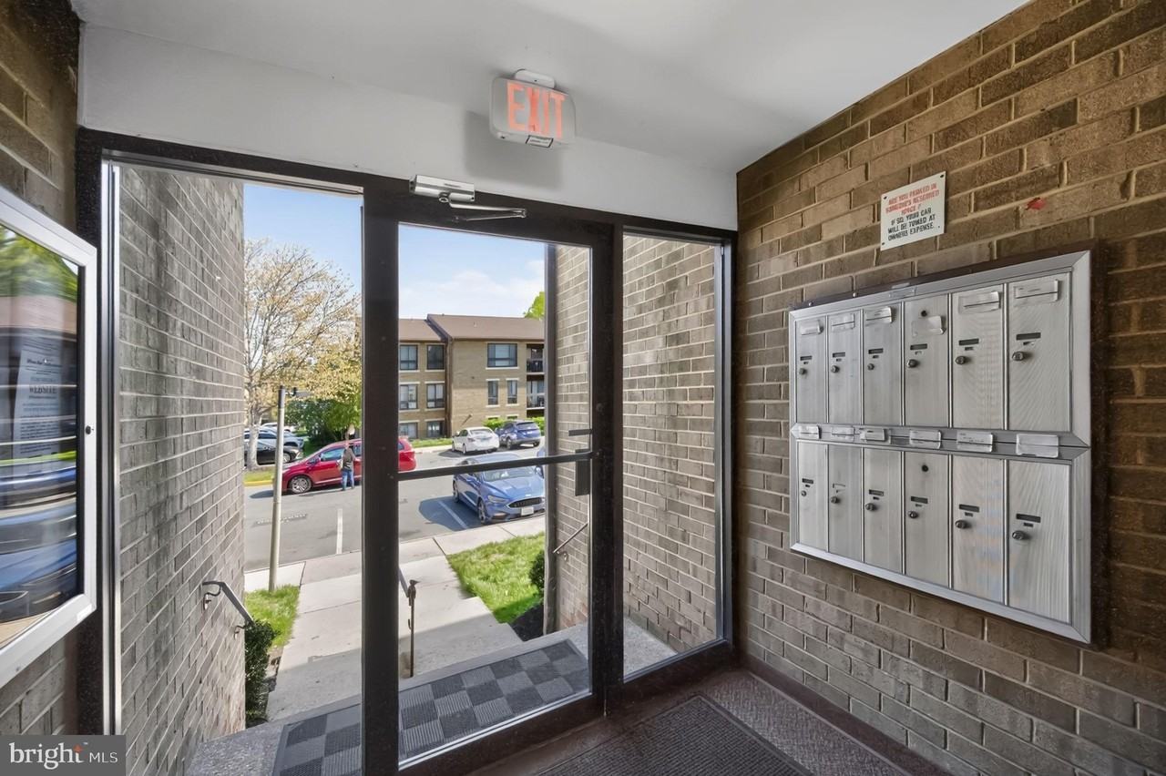 517 Florida Ave #T4 - Photo 4 of 45