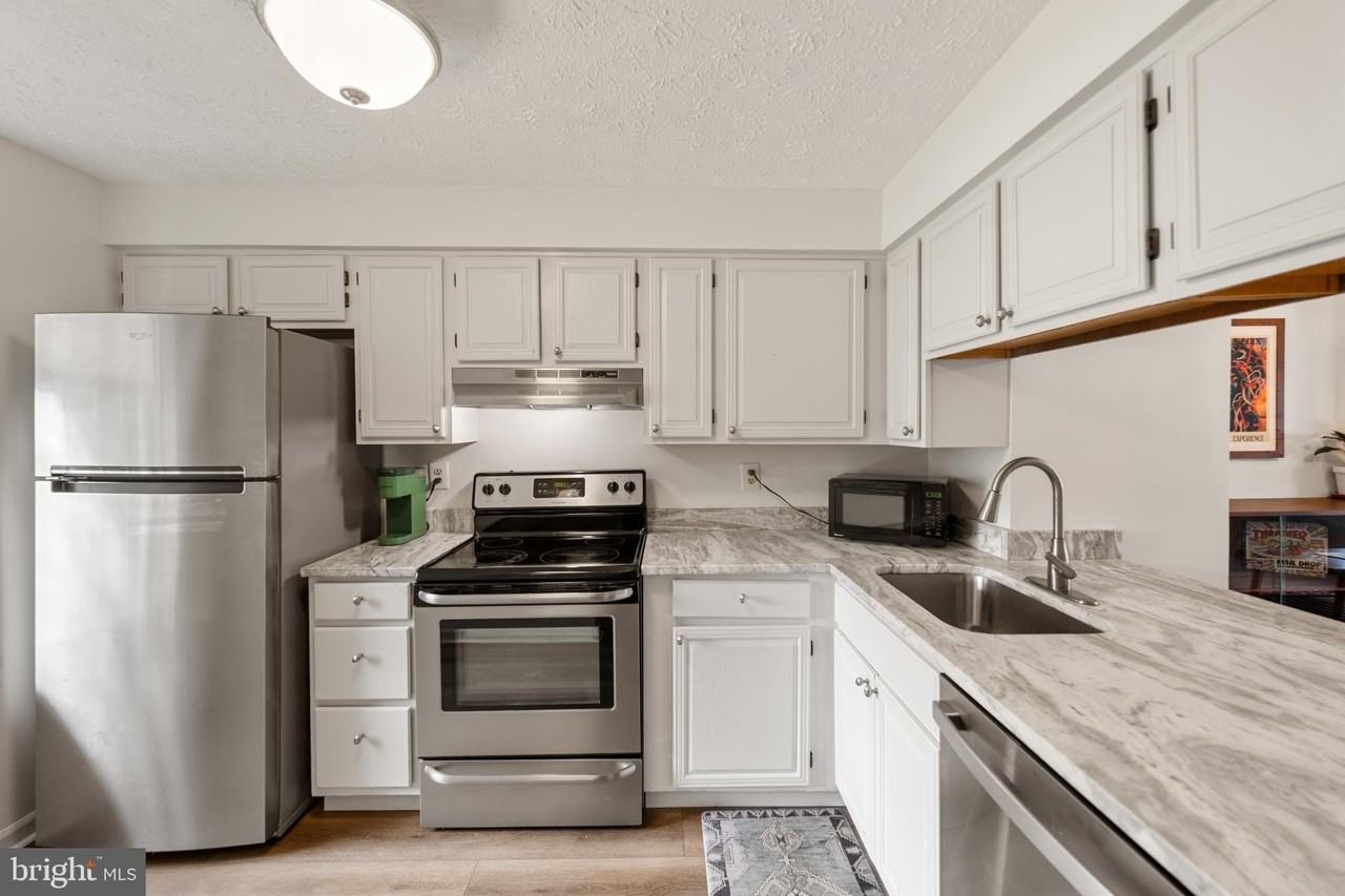 8550 Blue Rock Ln - Photo 2 of 30