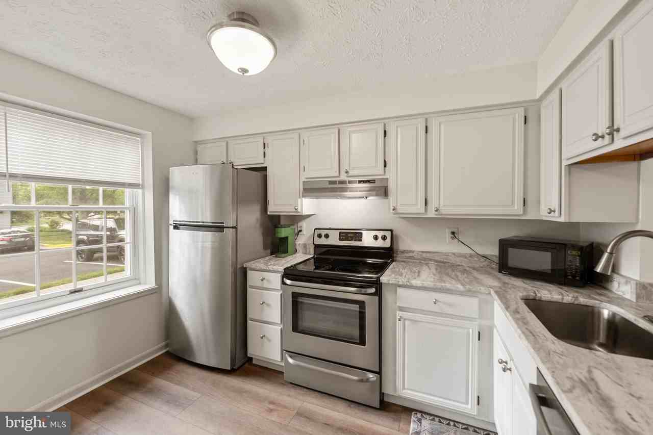 8550 Blue Rock Ln - Photo 3 of 30