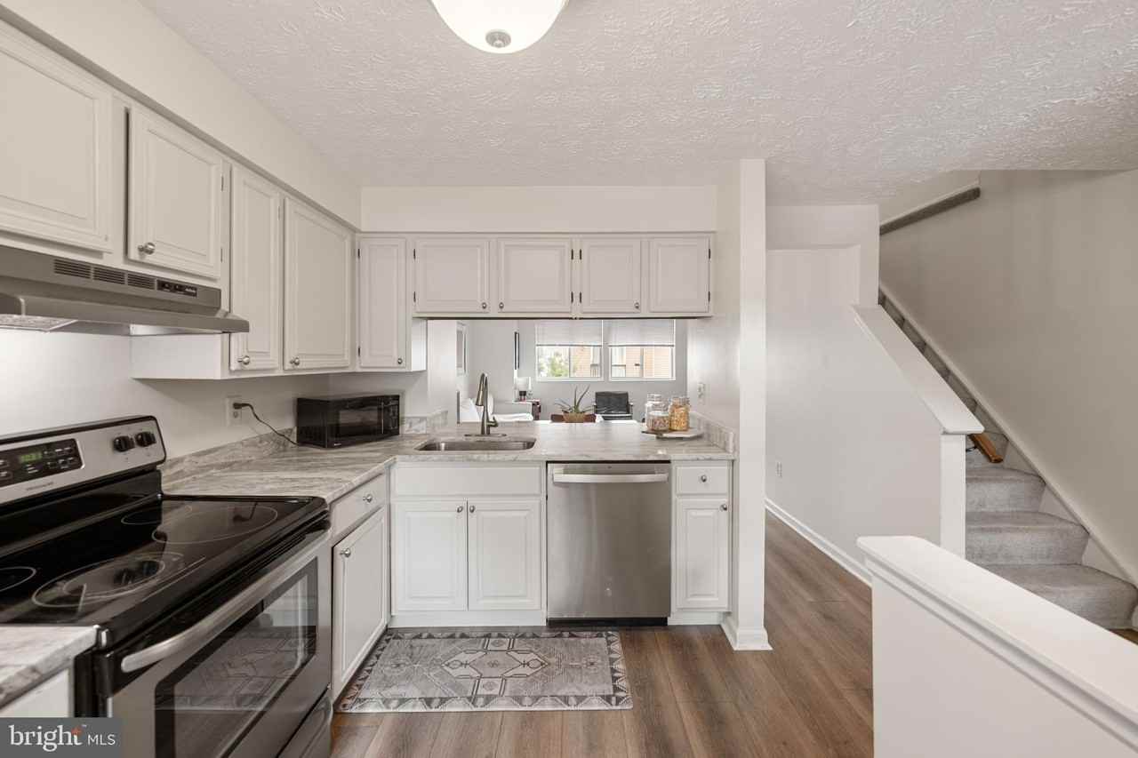 8550 Blue Rock Ln - Photo 5 of 30