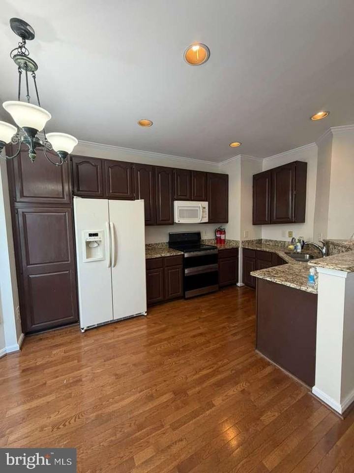 6618 Thurlton Dr - Photo 7 of 23