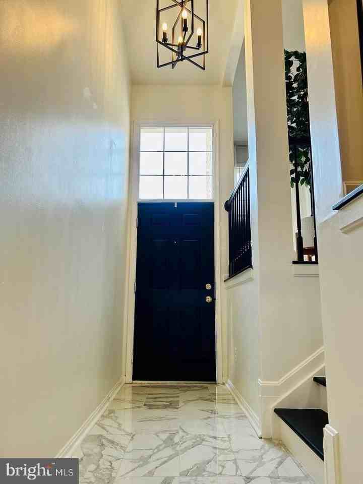 12703 Gartney Ln - Photo 7 of 27