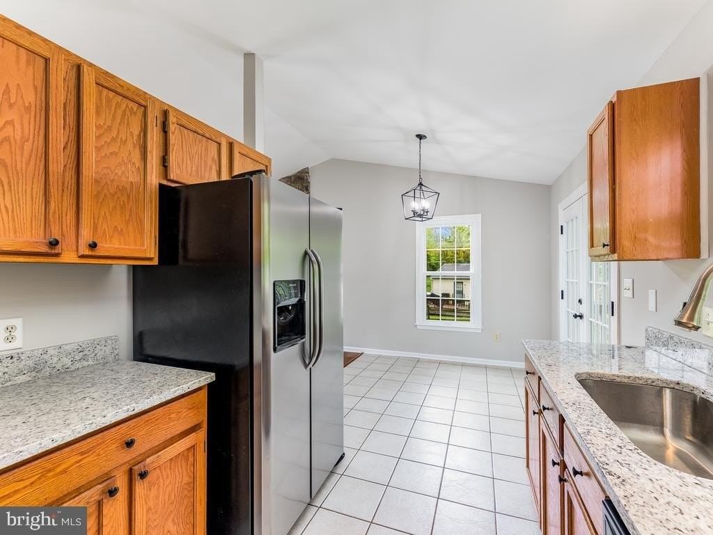 11802 Oakdale Ct - Photo 6 of 25