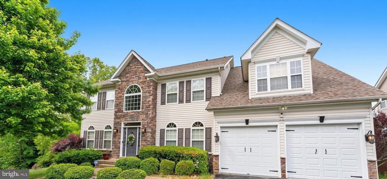 11 Mount Ararat Ln - Photo 2 of 45