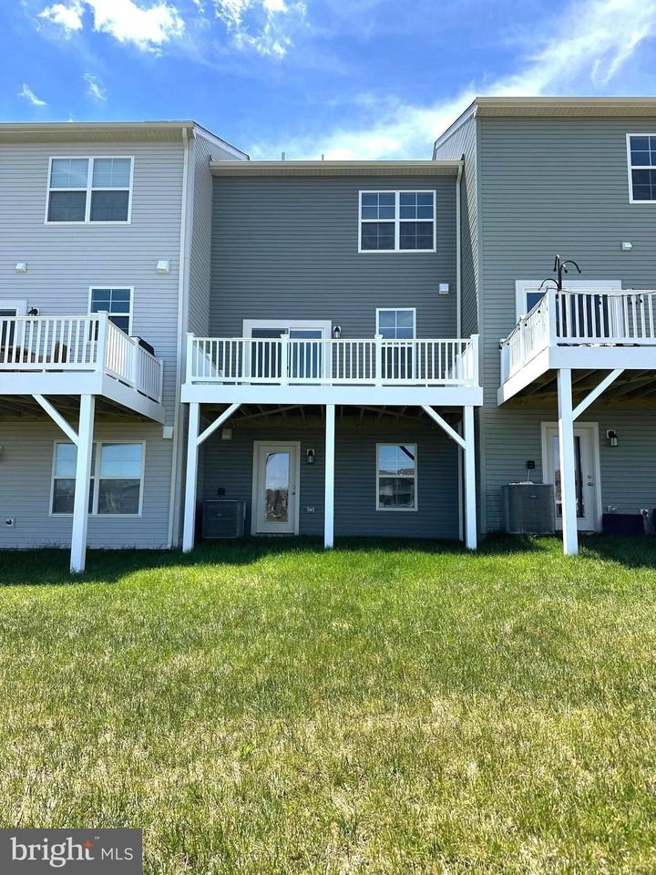 439 Seeback Dr - Photo 3 of 45