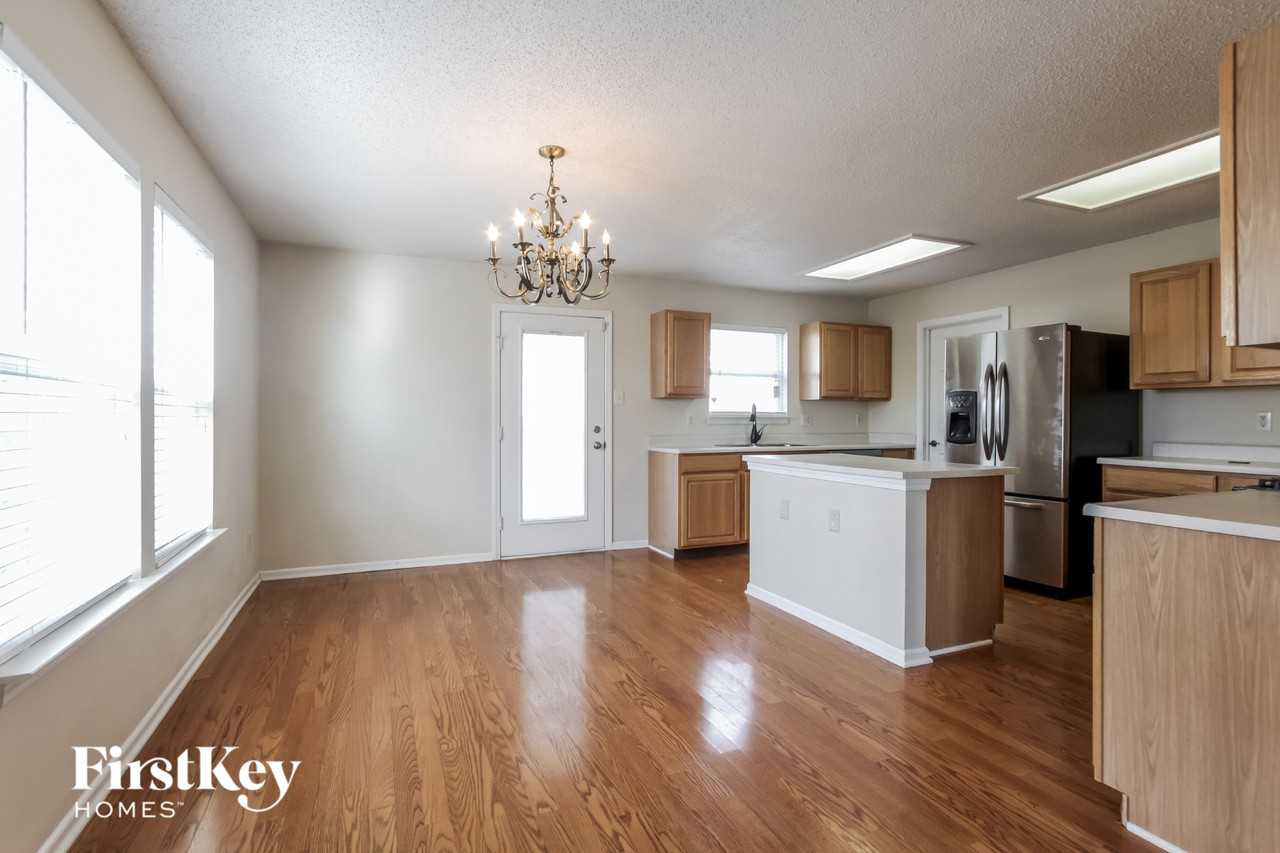 9192 Huntleigh Cir - Photo 5 of 15