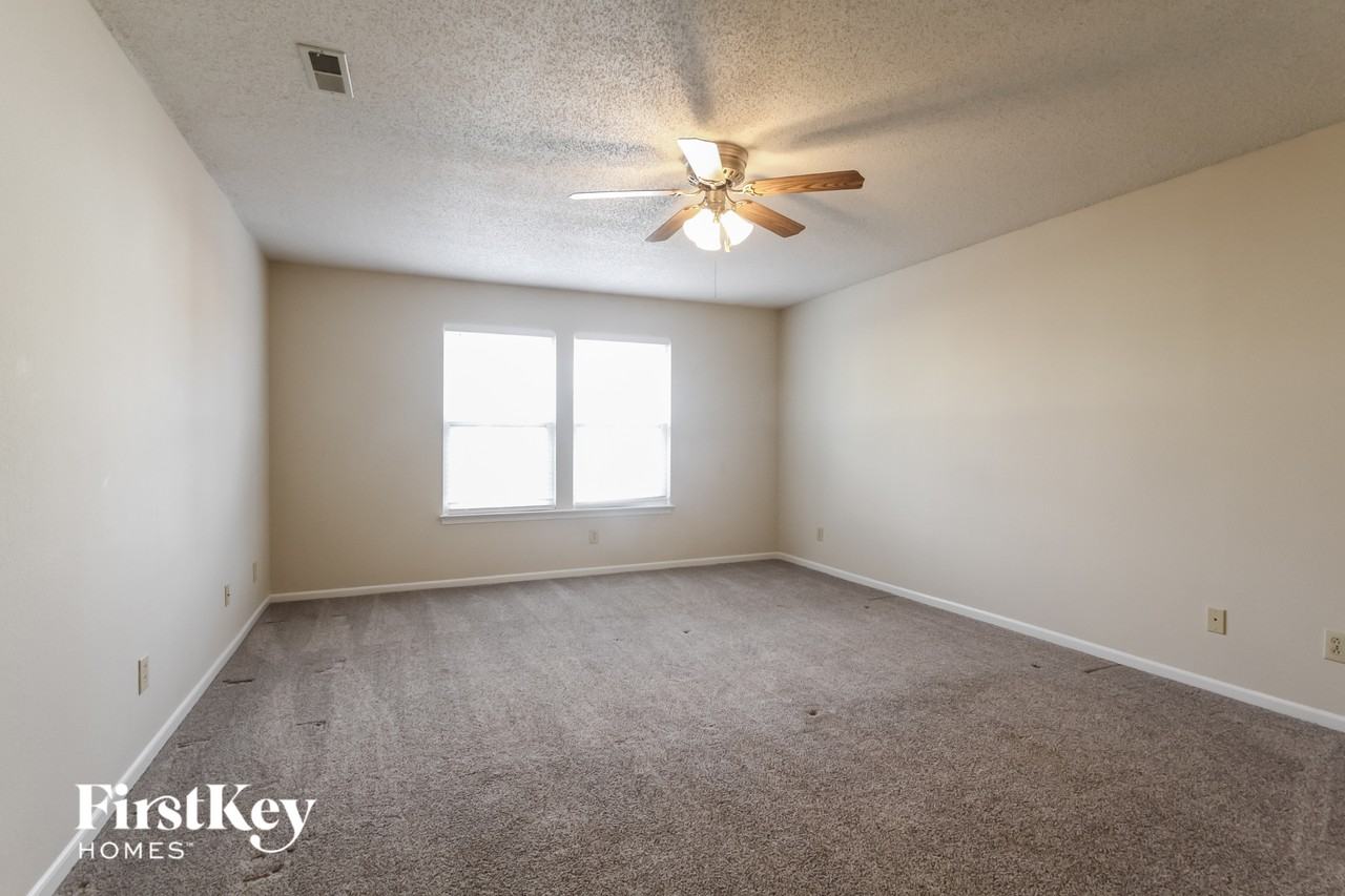 9192 Huntleigh Cir - Photo 7 of 15