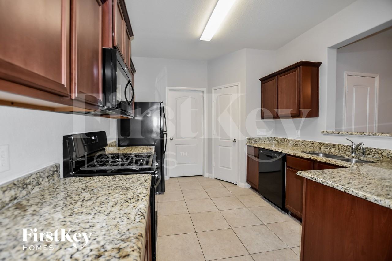9005 Woodfern Dr - Photo 5 of 15