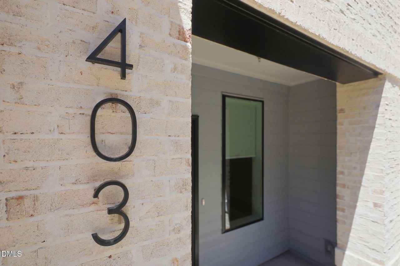 403 Chatham View Rd - Photo 5 of 50