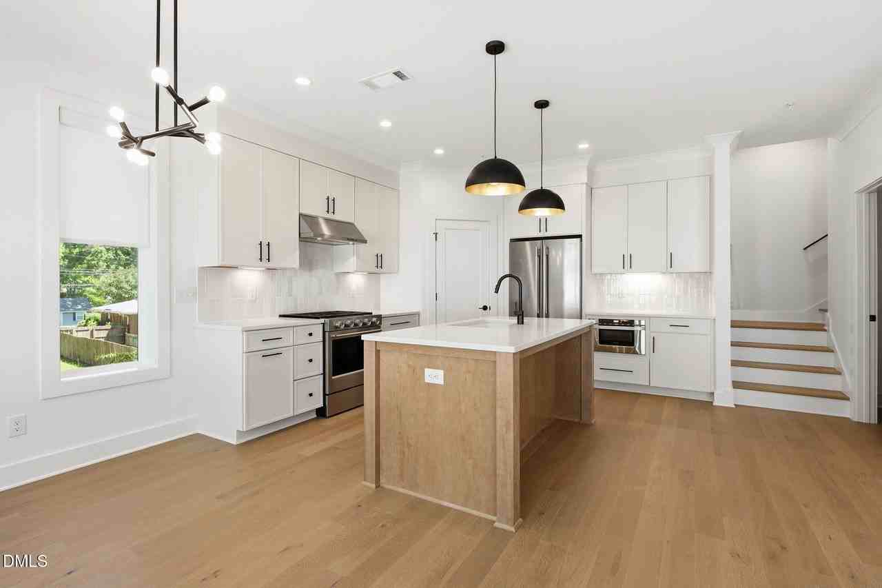 403 Chatham View Rd - Photo 7 of 50