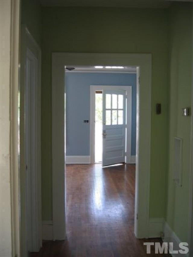 208 E Franklin St - Photo 4 of 12