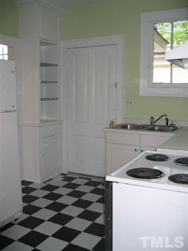 208 E Franklin St - Photo 7 of 12