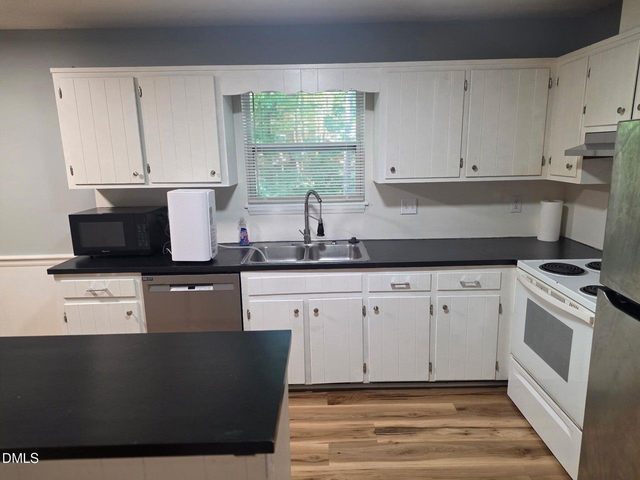 902 W Chatham St - Photo 3 of 13