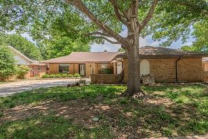 featured image of 2609 Elmwood Ave