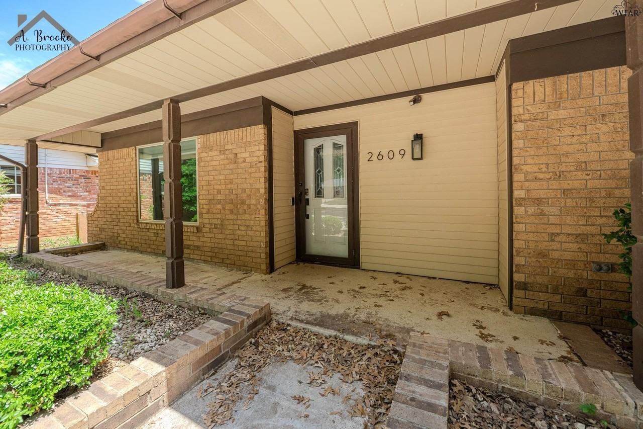 2609 Elmwood Ave - Photo 6 of 39