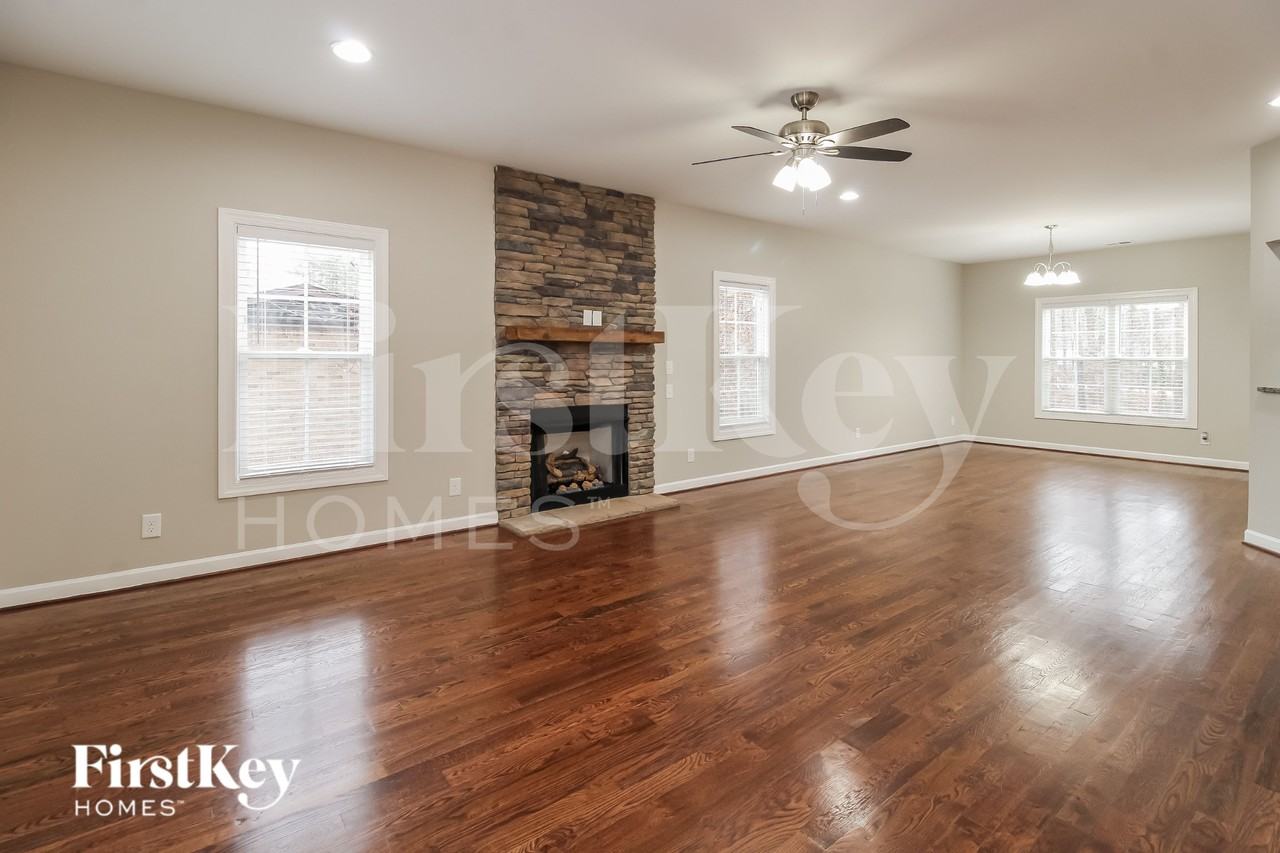1803 Gracewood Dr - Photo 2 of 15