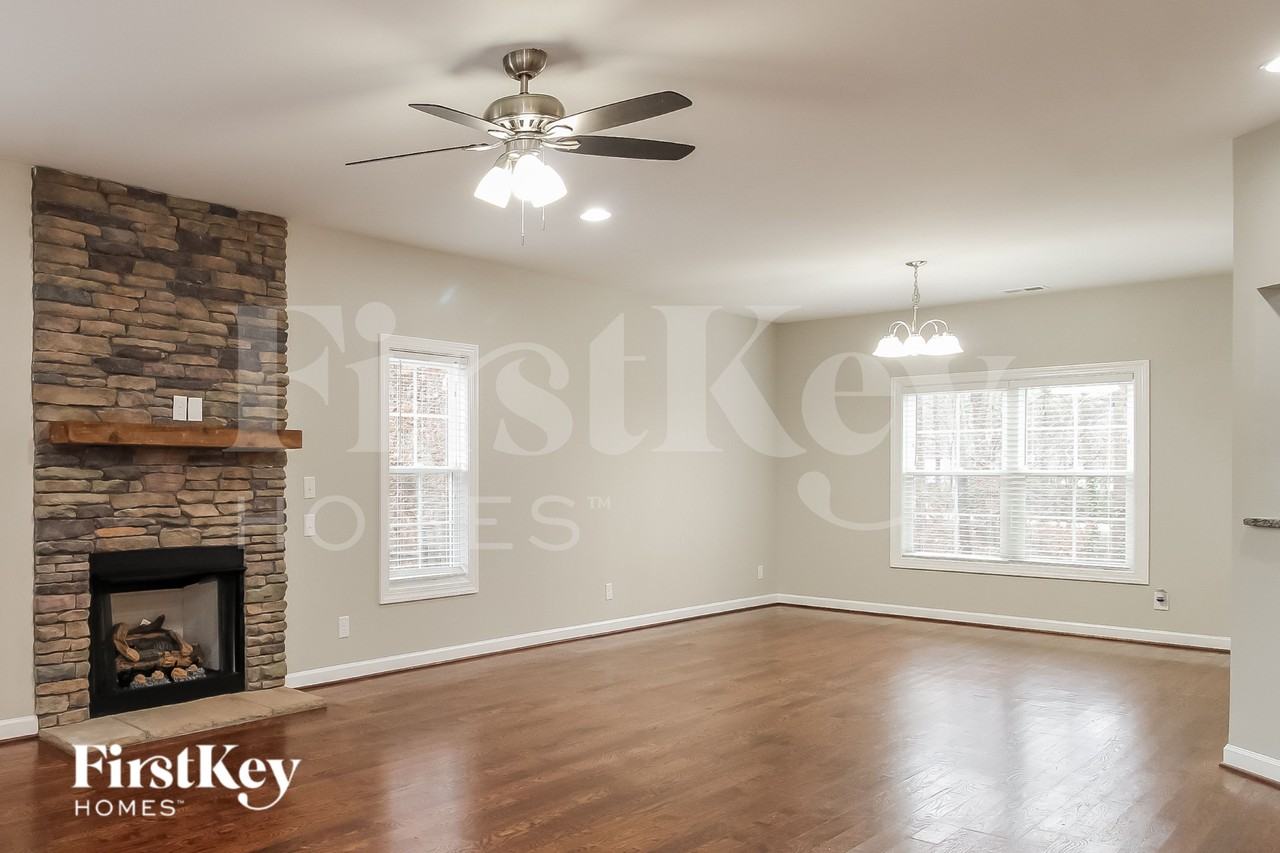 1803 Gracewood Dr - Photo 3 of 15