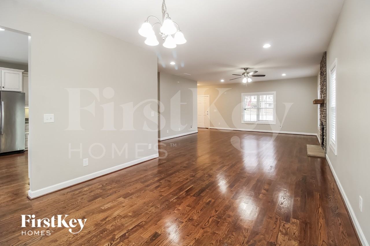 1803 Gracewood Dr - Photo 4 of 15