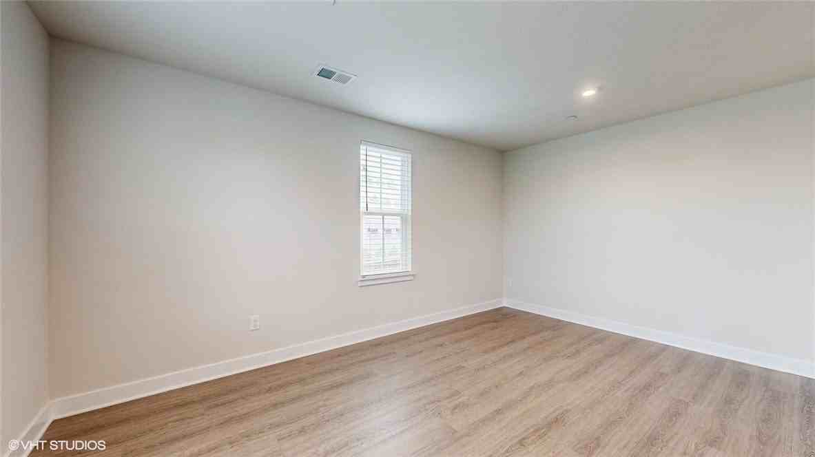 4908 Spruce Rd - Photo 5 of 39