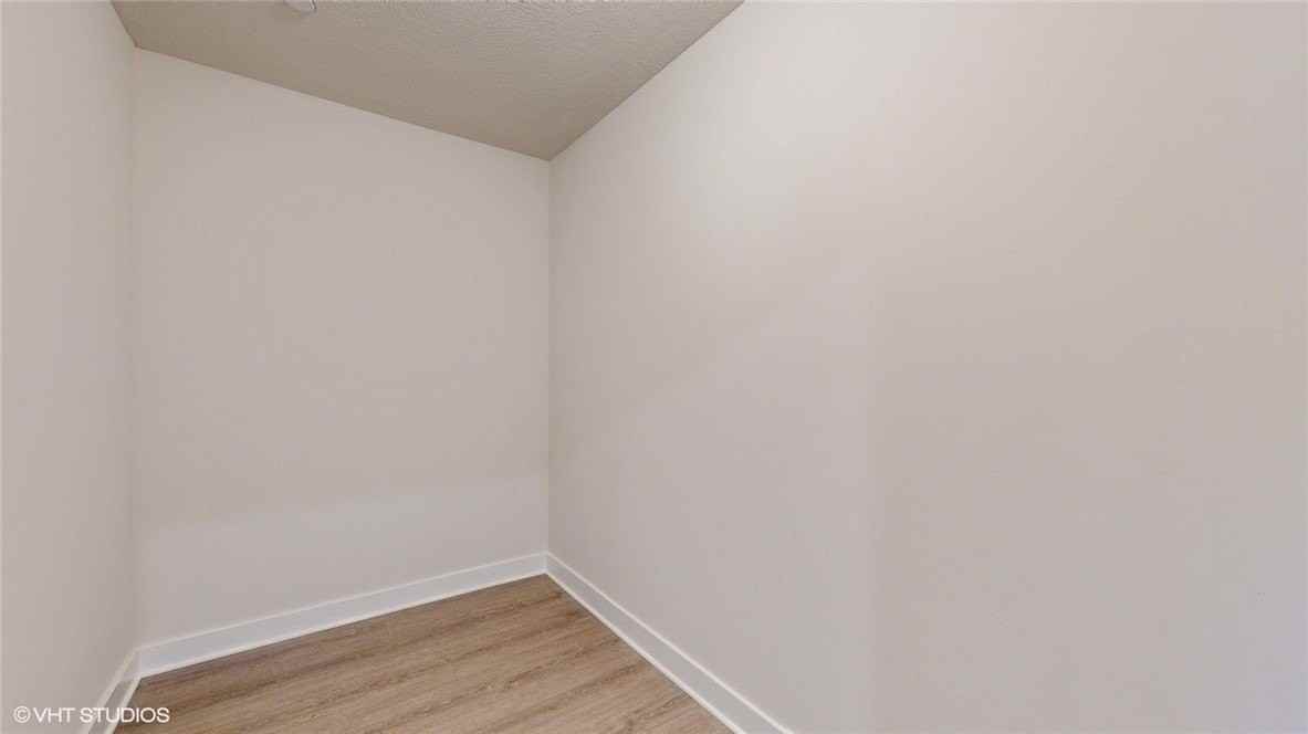 4908 Spruce Rd - Photo 7 of 39