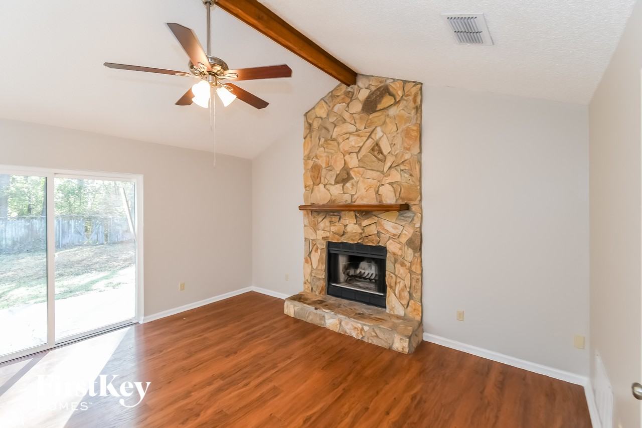 9586 Villiers Dr S - Photo 3 of 15