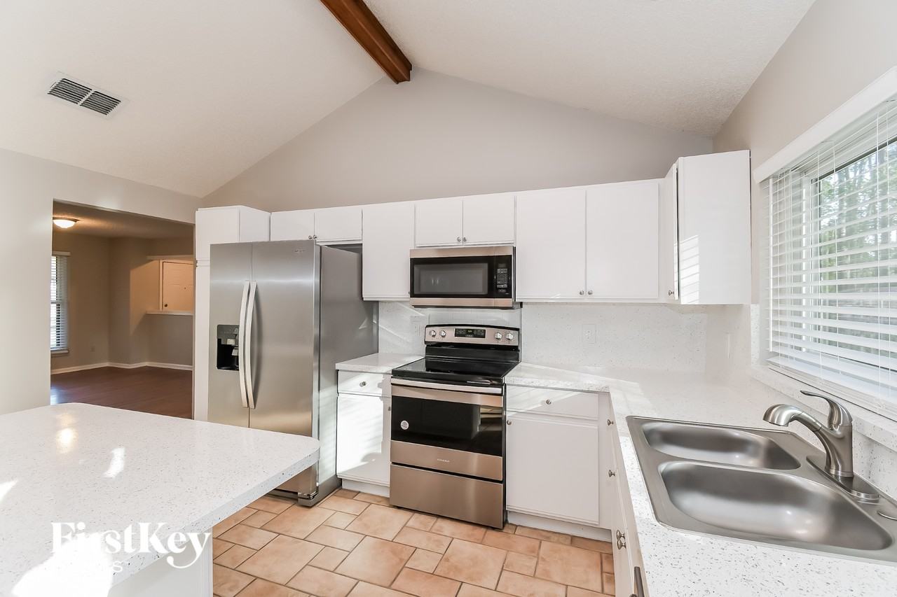 9586 Villiers Dr S - Photo 6 of 15
