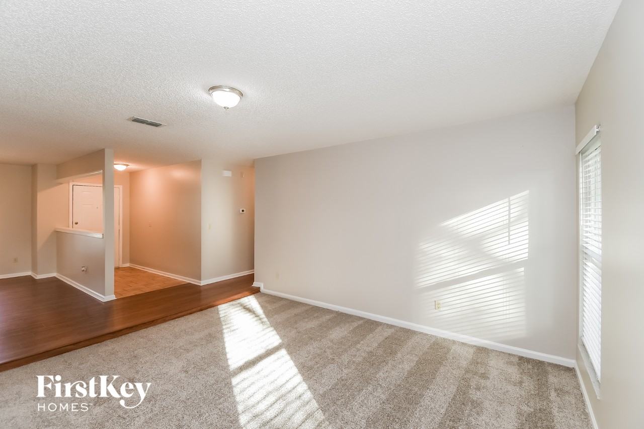 9586 Villiers Dr S - Photo 7 of 15