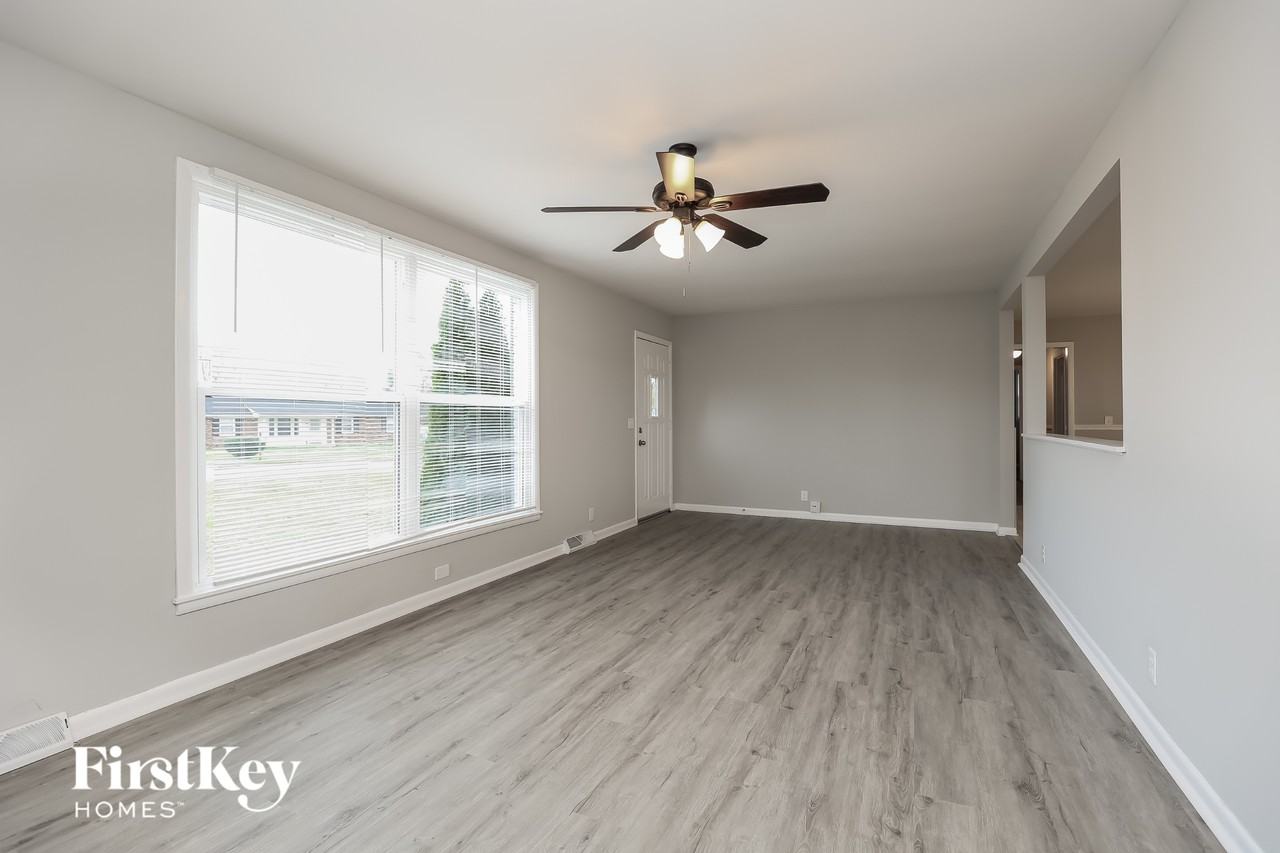 159 Wessington Pl - Photo 3 of 15
