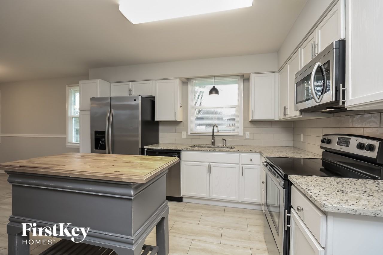 159 Wessington Pl - Photo 7 of 15