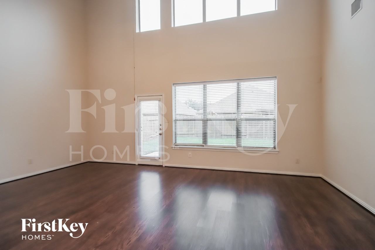21324 Kings Guild Ln - Photo 3 of 16