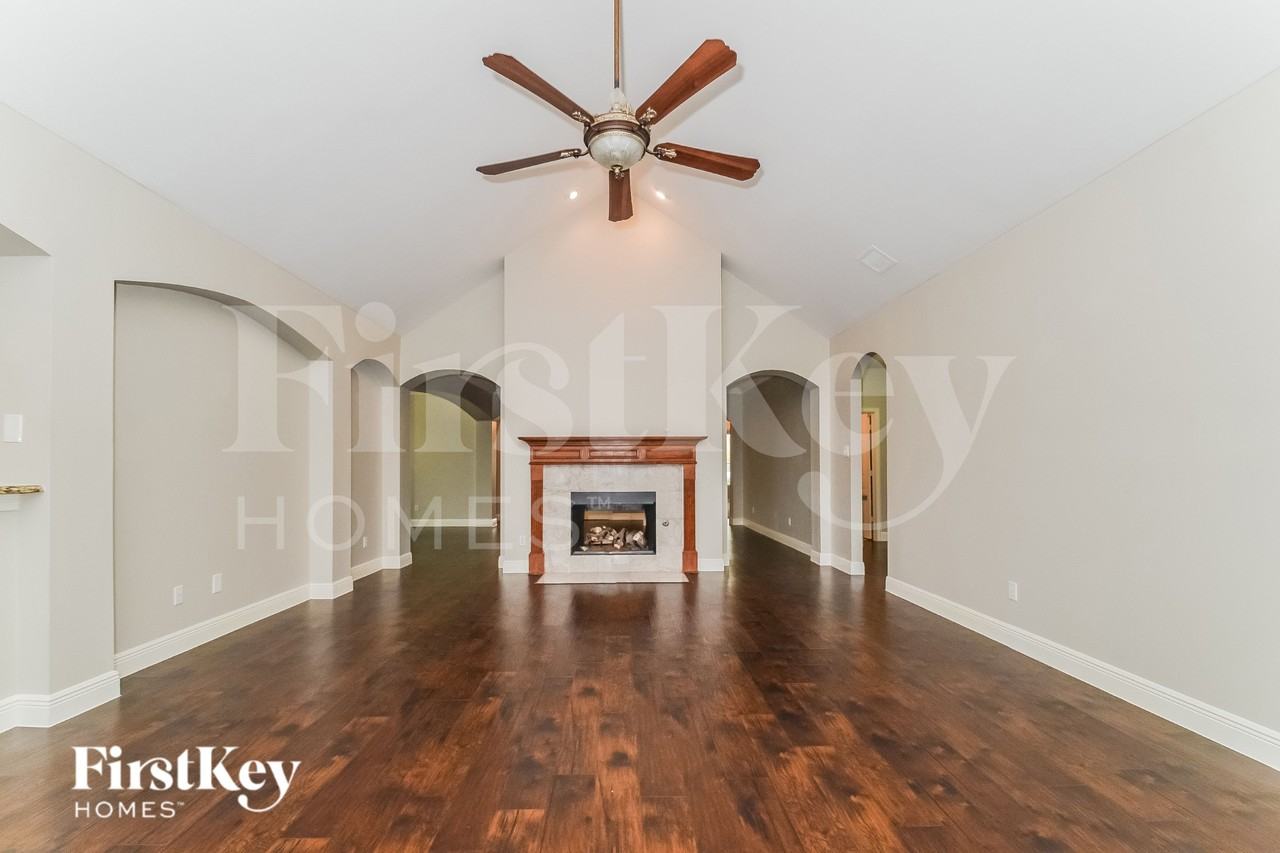 3921 Cloudcrest Dr - Photo 3 of 16