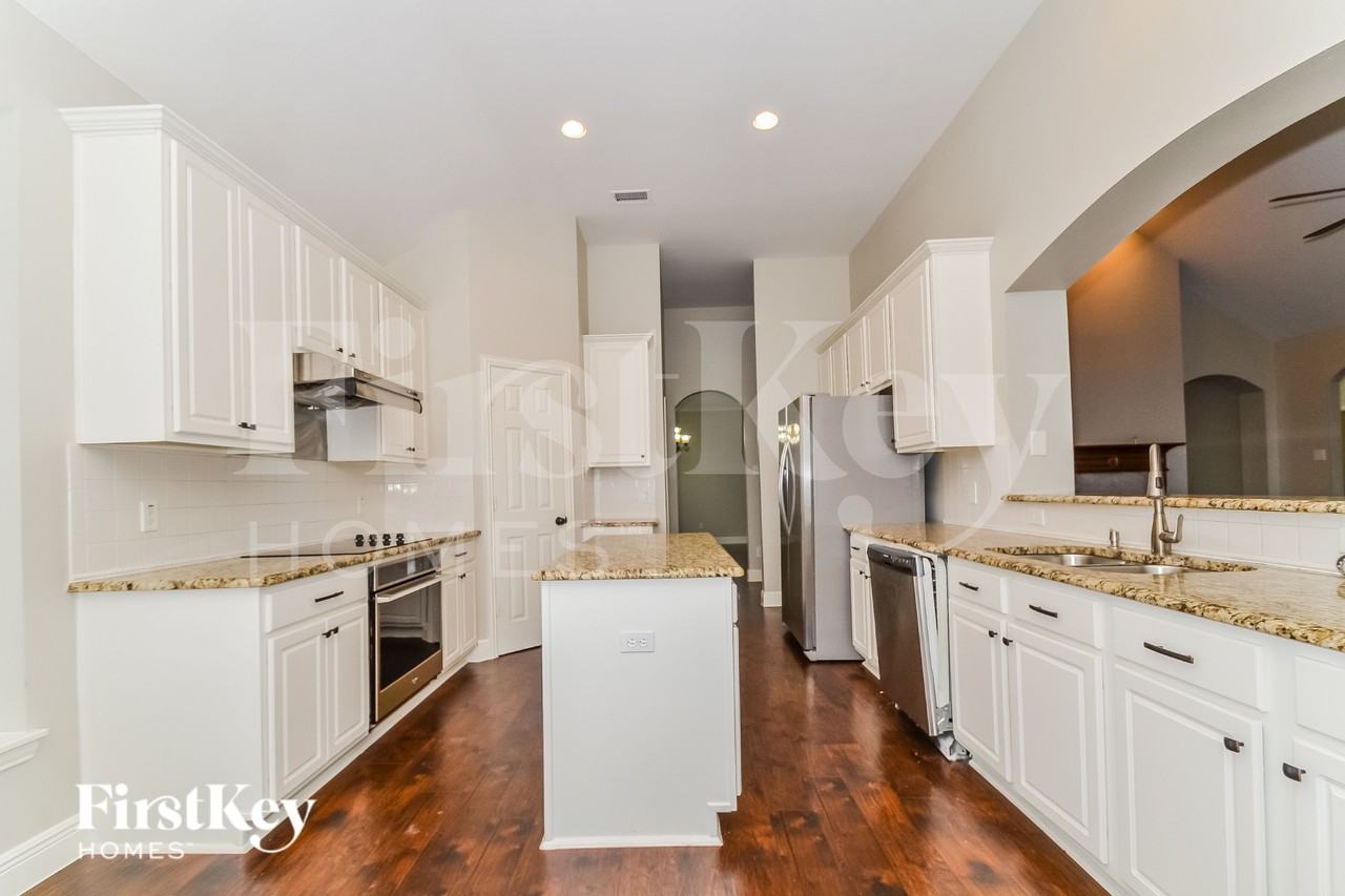 3921 Cloudcrest Dr - Photo 6 of 16