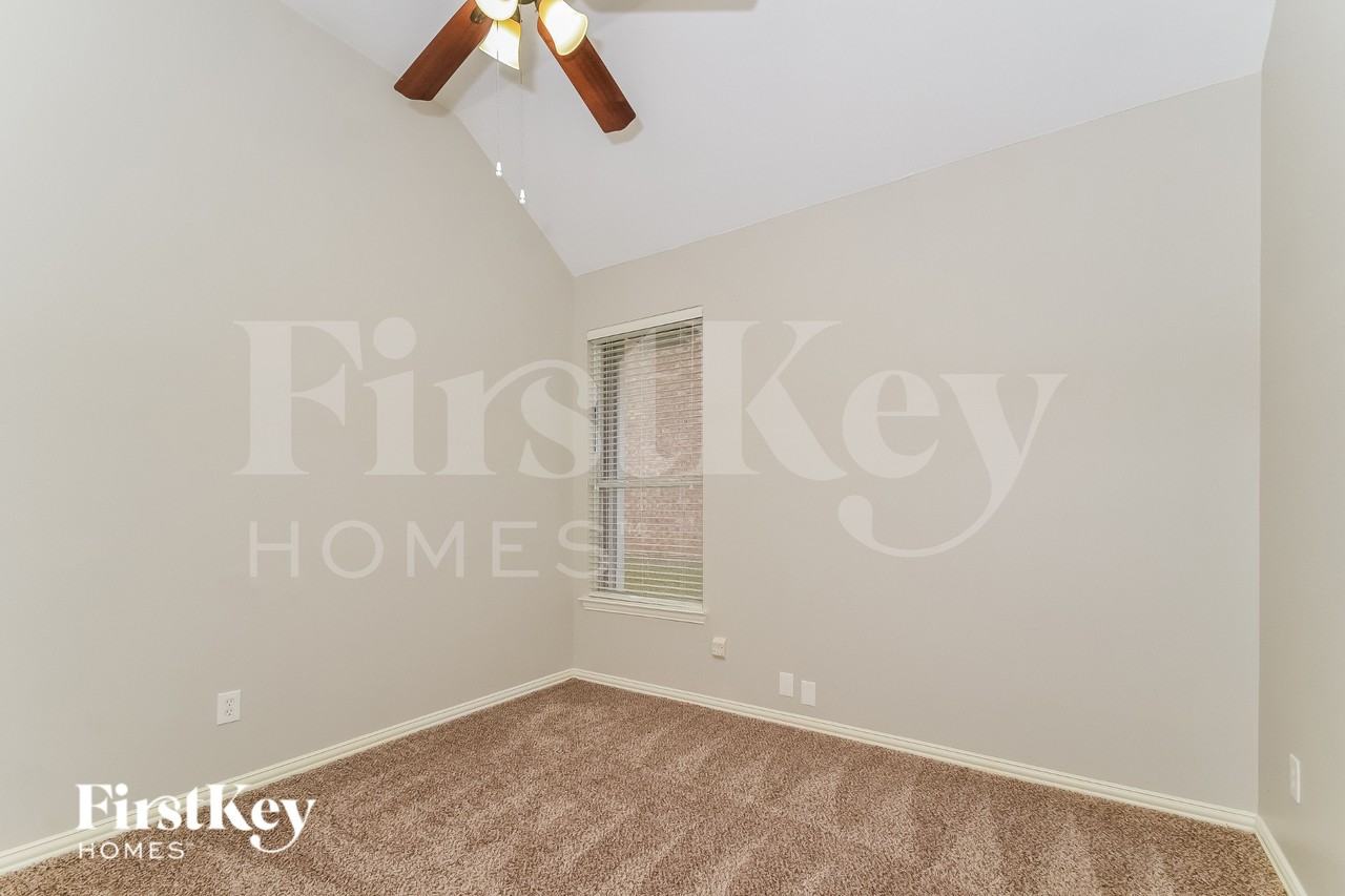 3921 Cloudcrest Dr - Photo 7 of 16