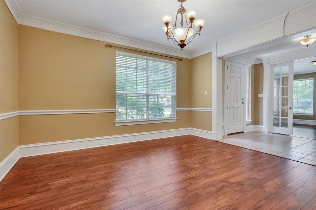 1341 Montgomery Ln - Photo 7 of 35