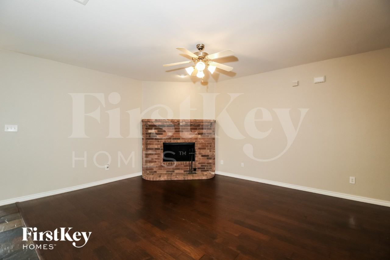 204 Pagoda Dr - Photo 4 of 15