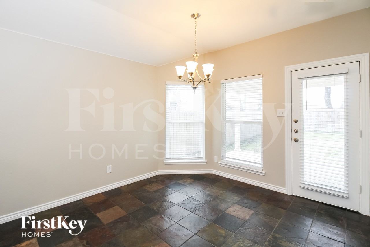 204 Pagoda Dr - Photo 5 of 15