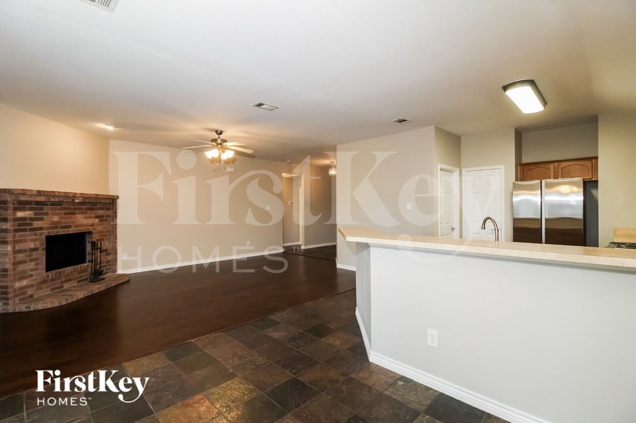 204 Pagoda Dr - Photo 6 of 15