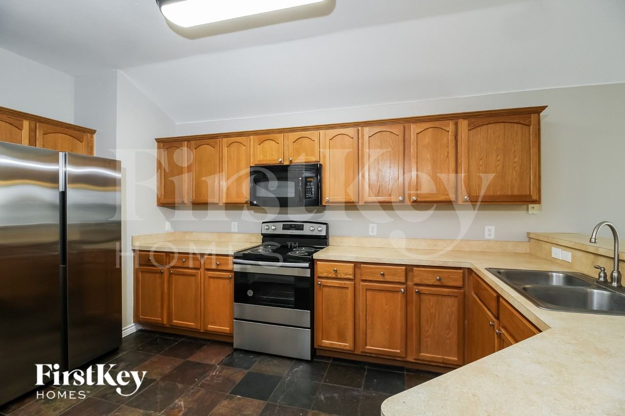 204 Pagoda Dr - Photo 7 of 15