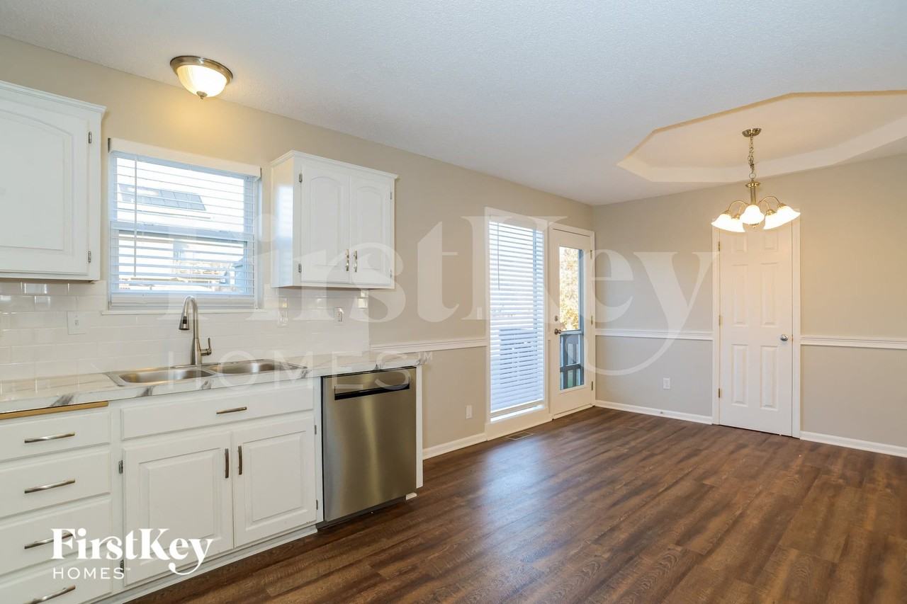 8810 Ne 116th St - Photo 6 of 15