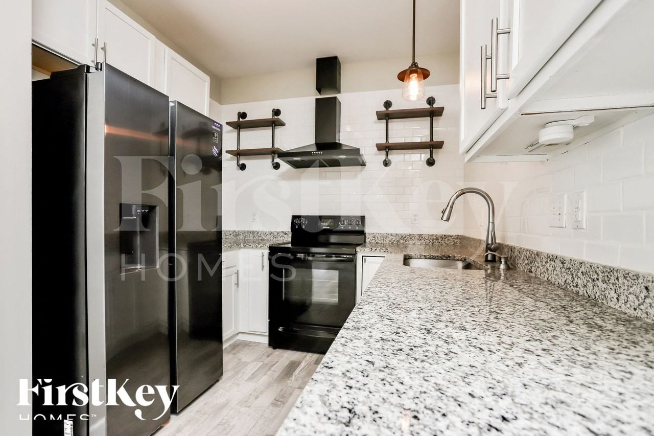 1014 Glengarry Dr - Photo 7 of 15
