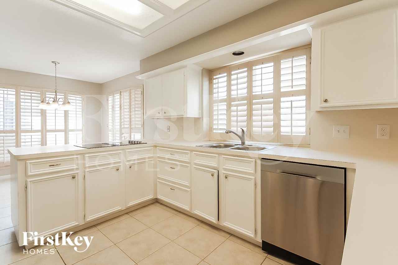 2303 Prestwick Dr - Photo 7 of 16