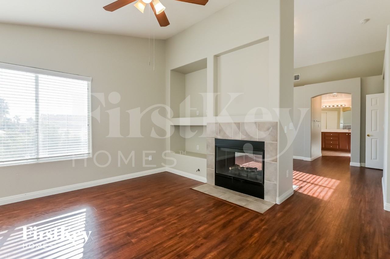 655 Corona Run Ave - Photo 3 of 15
